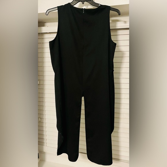 Wore this once- in great condition… zip up the back… - Picture 3 of 3